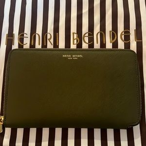 Henri Bendel Wallet